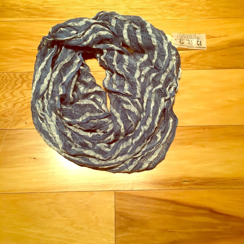 Infinity loop scarf, blue and white